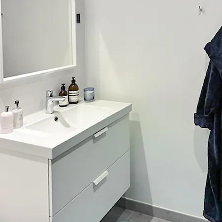 Apartment 1 Bedroom In